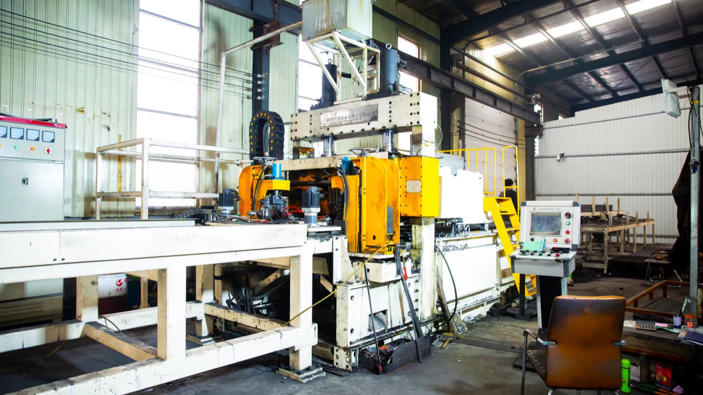Steel grating press-welding machine in the DONGFU workshop