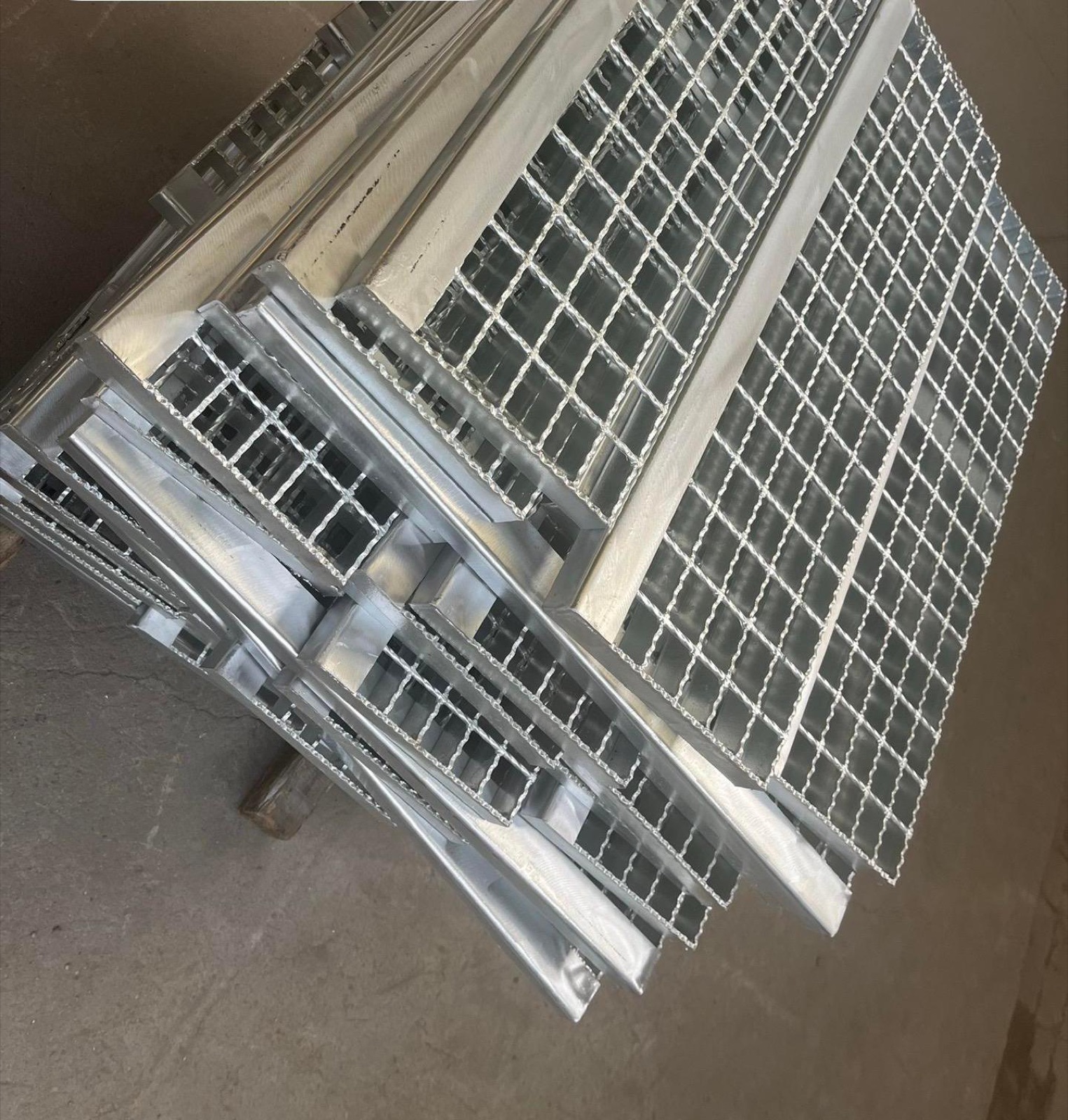 Bright hot-dip galvanized grating panels stacked after zinc coating