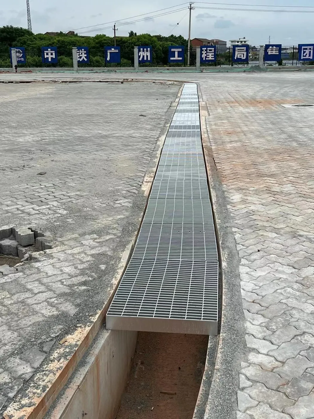 Linear steel grating drainage cover in a factory yard