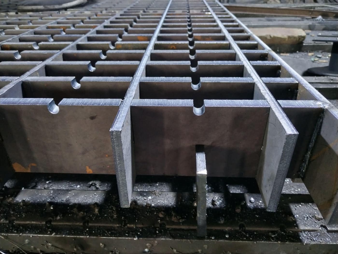 Generic deep-bearing-bar grating product sample used to illustrate profile review