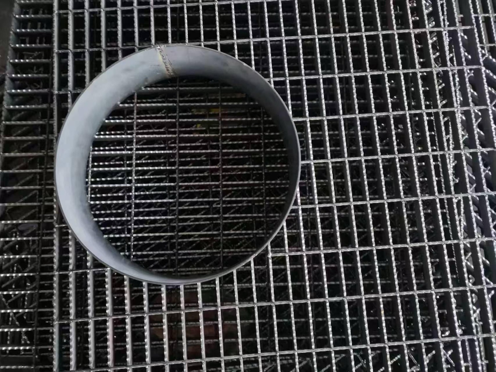 Stacked hot-dip galvanized grating panels ready for export packing