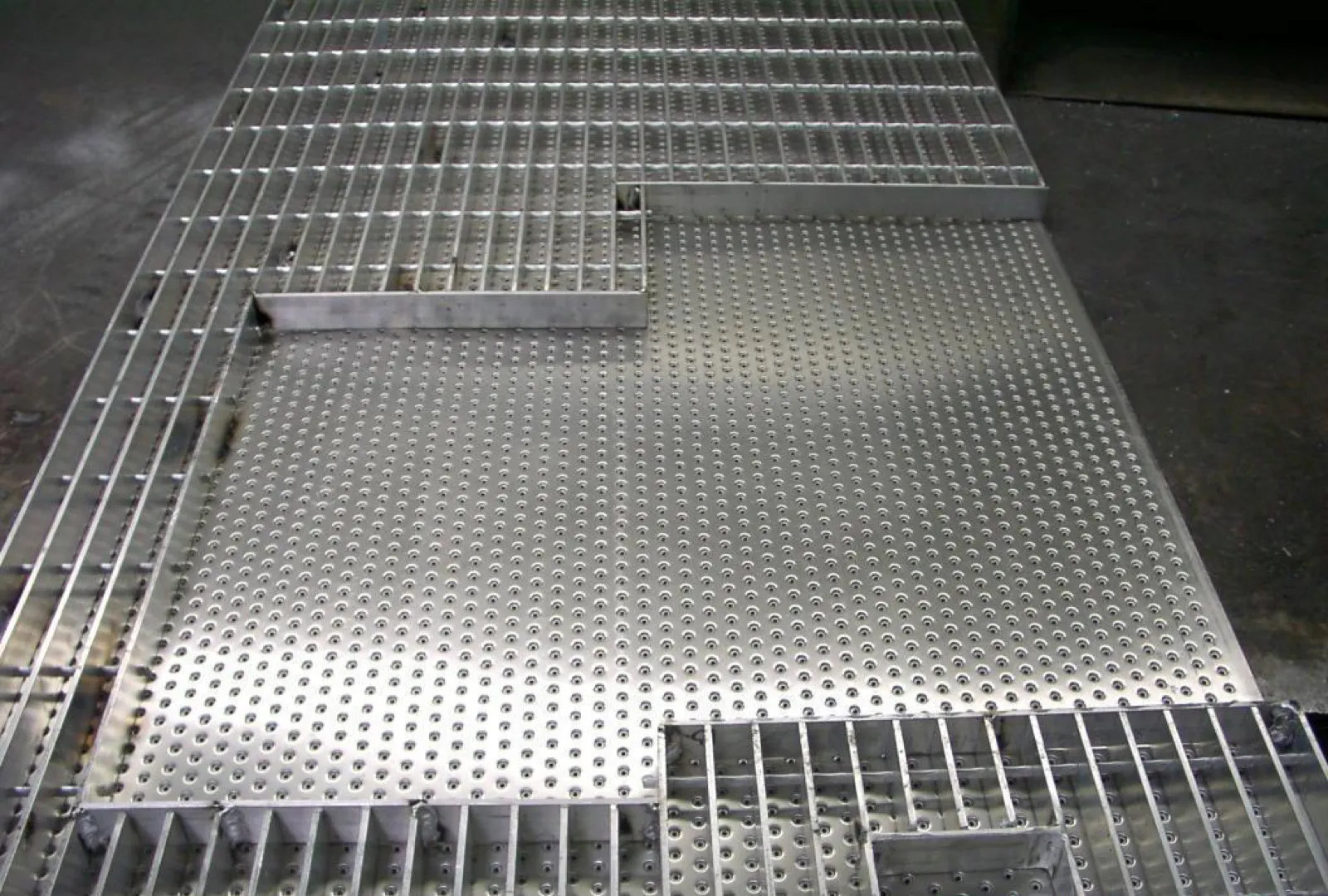 Selected custom irregular grating product view 2