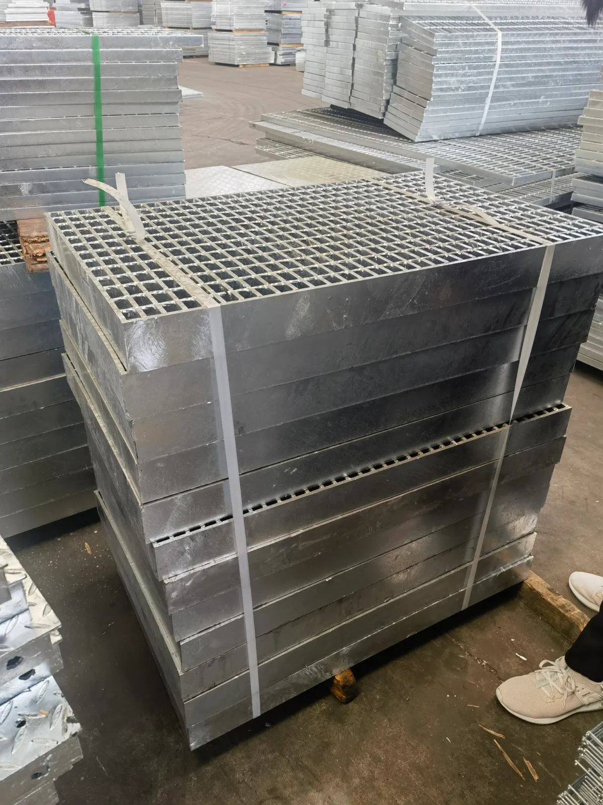 Selected heavy-duty steel grating product view 3