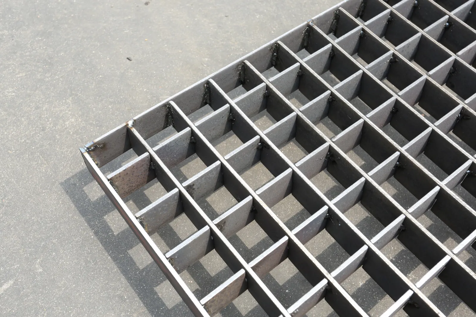 Selected press-locked grating product view 3