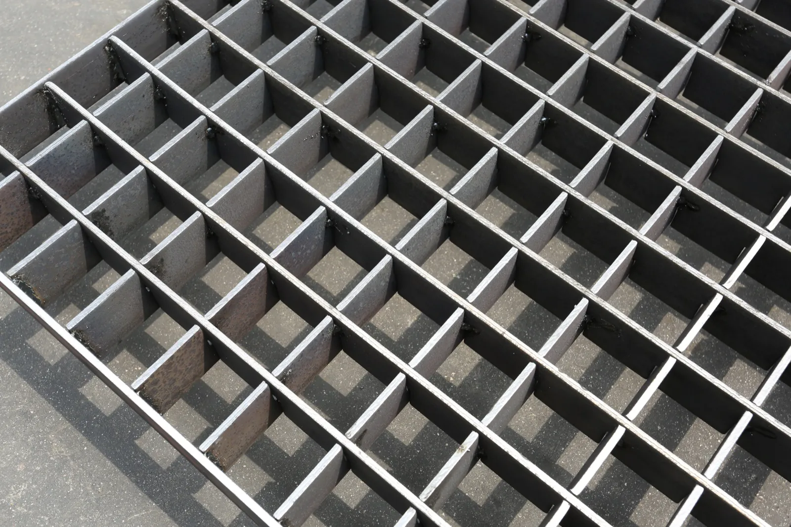 Selected press-locked grating product view 4