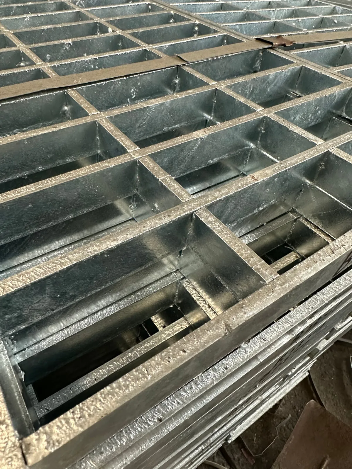 Selected press-locked grating product view 7