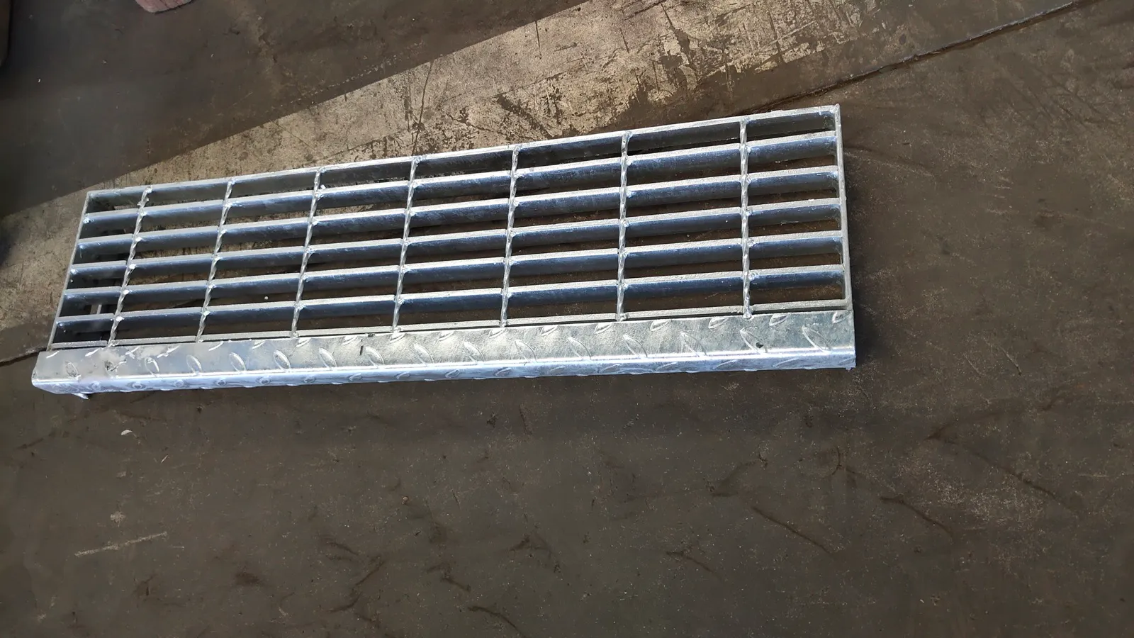 Selected steel grating stair tread product view 3