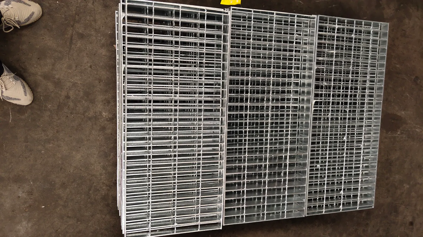 Selected steel grating stair tread product view 4