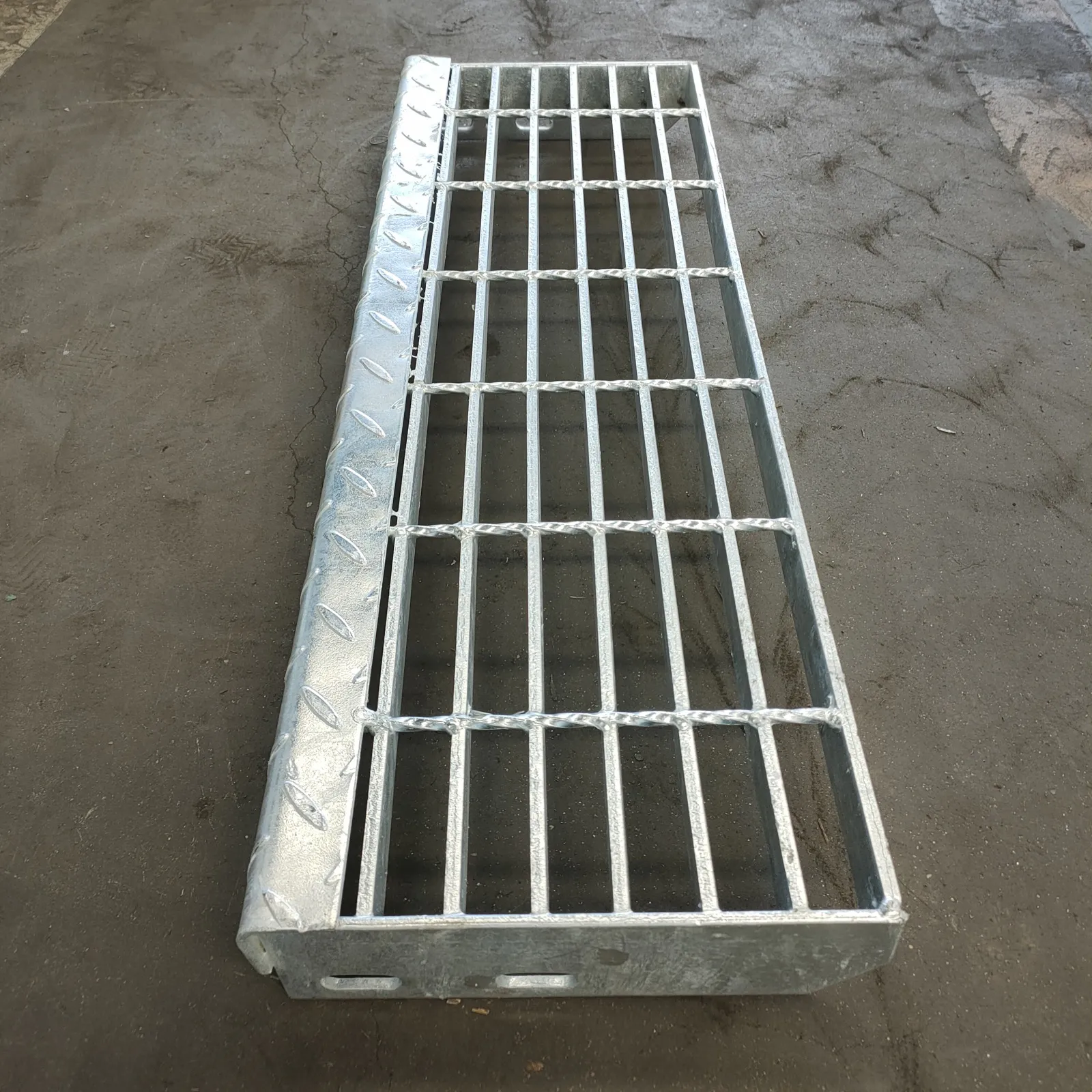 Selected steel grating stair tread product view 6