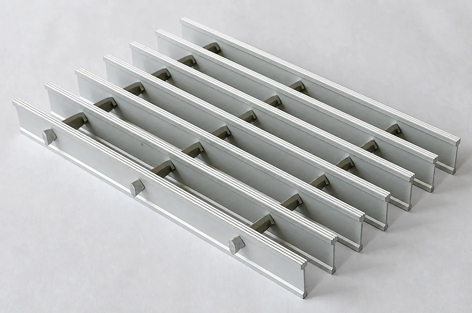 Aluminum I-bar grating panel showing bearing bars and cross-bar connections
