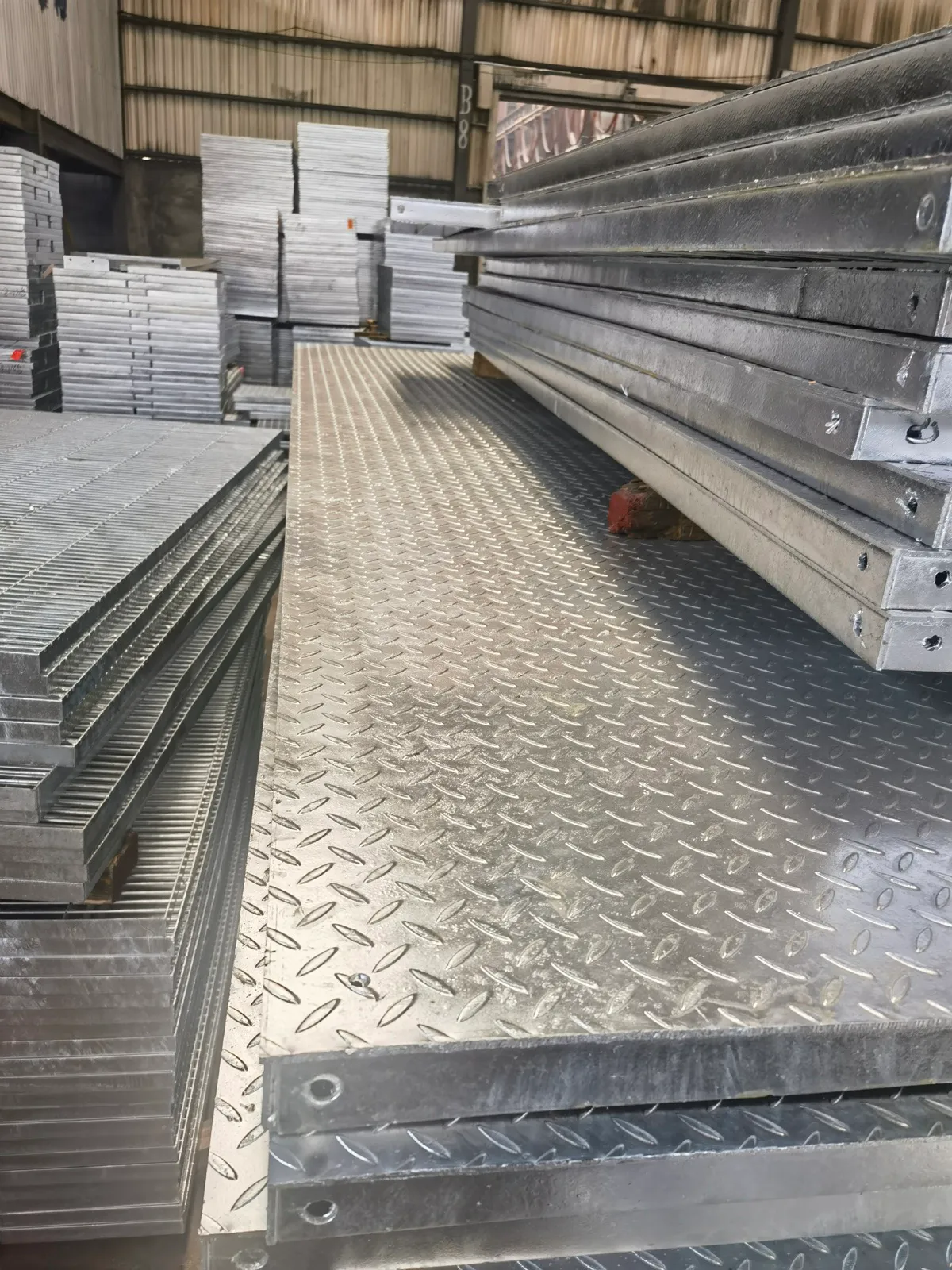 Compound galvanized grating panels with checkered plate tops