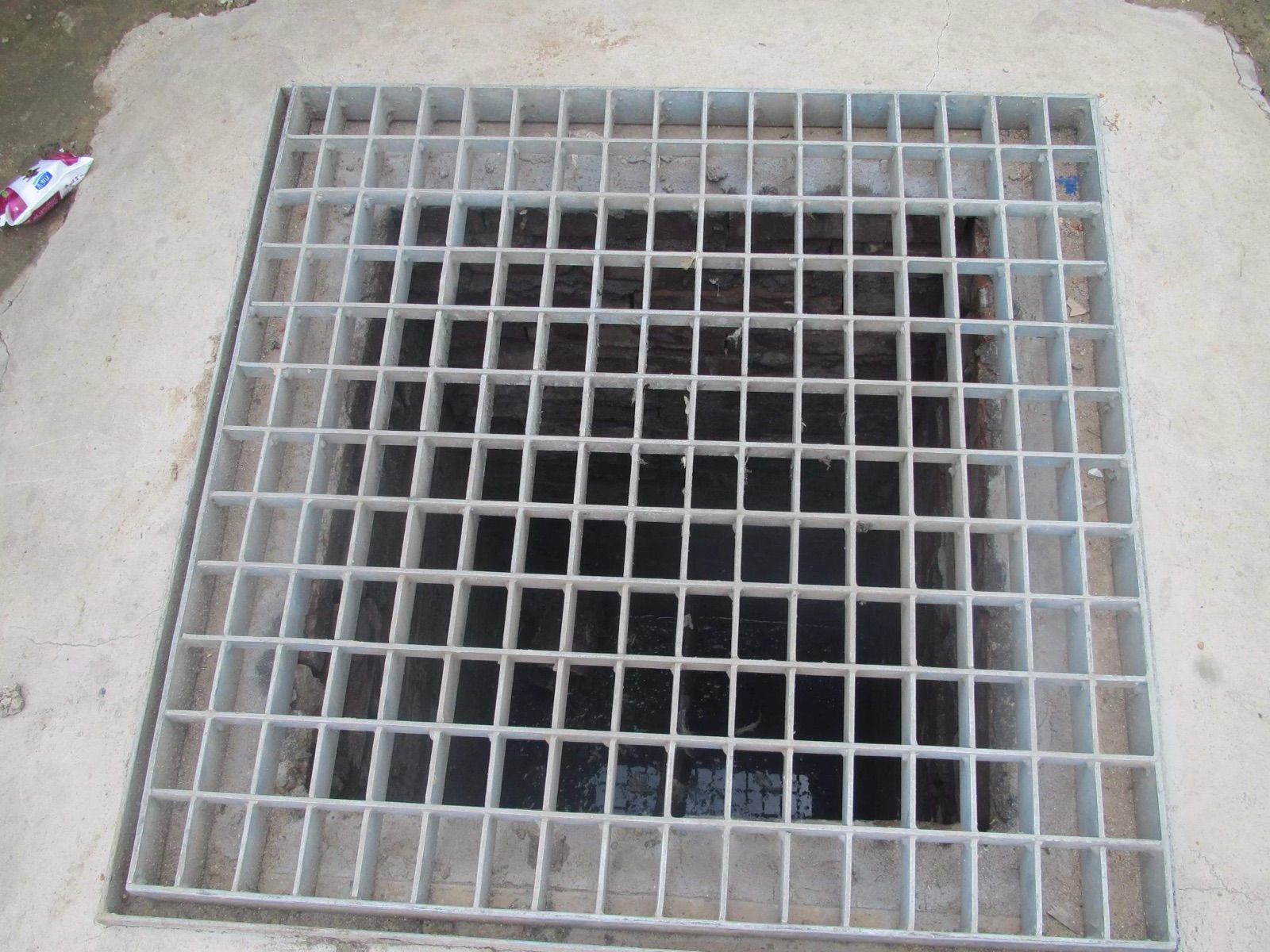 Press-welded steel bar grating panels with plain bearing bars