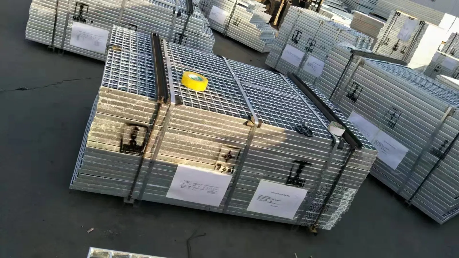 Strapped galvanized steel grating bundles with shipping marks prepared for export
