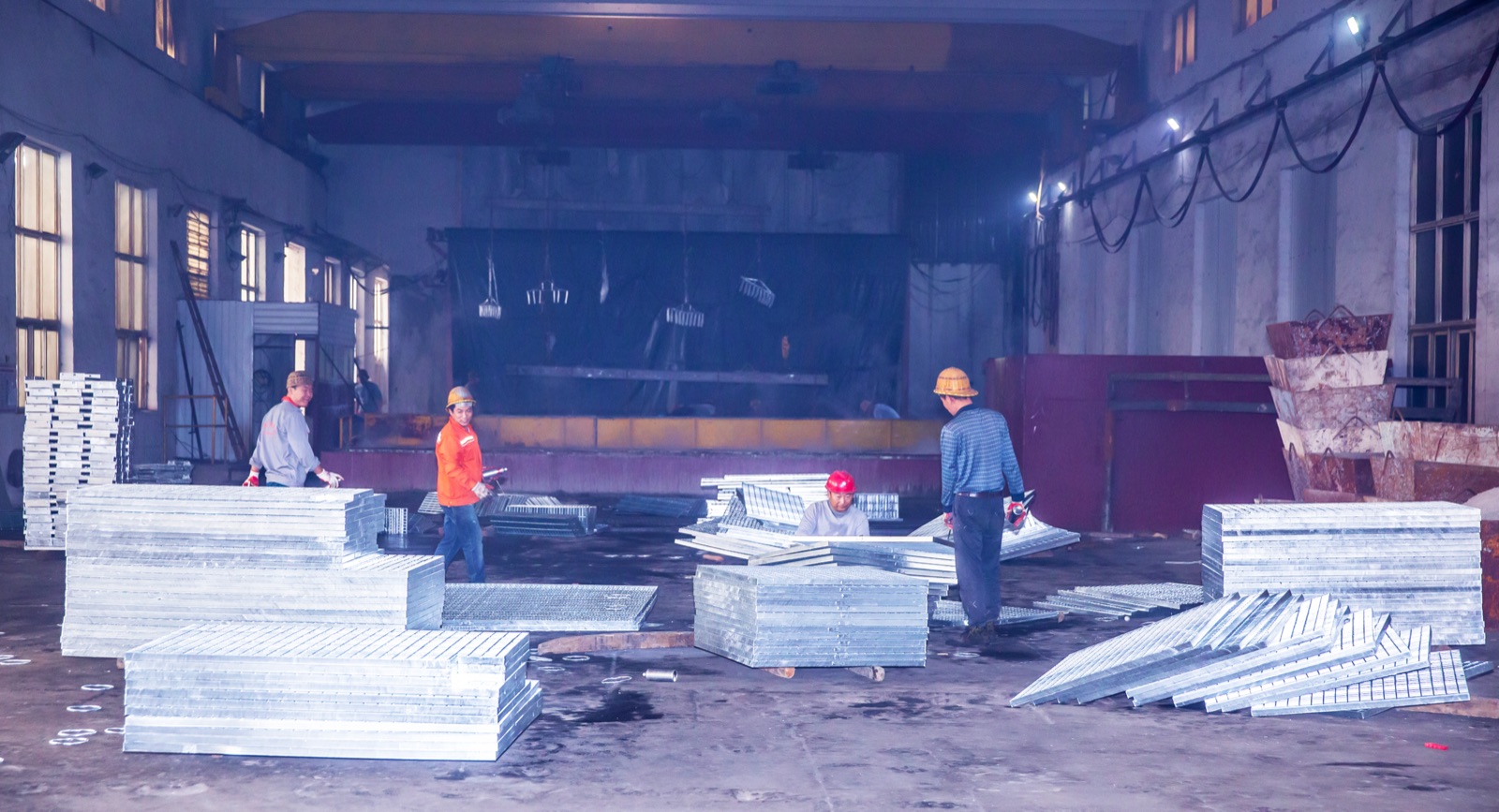 DONGFU GRATING factory in Anping — workshop and equipment 6