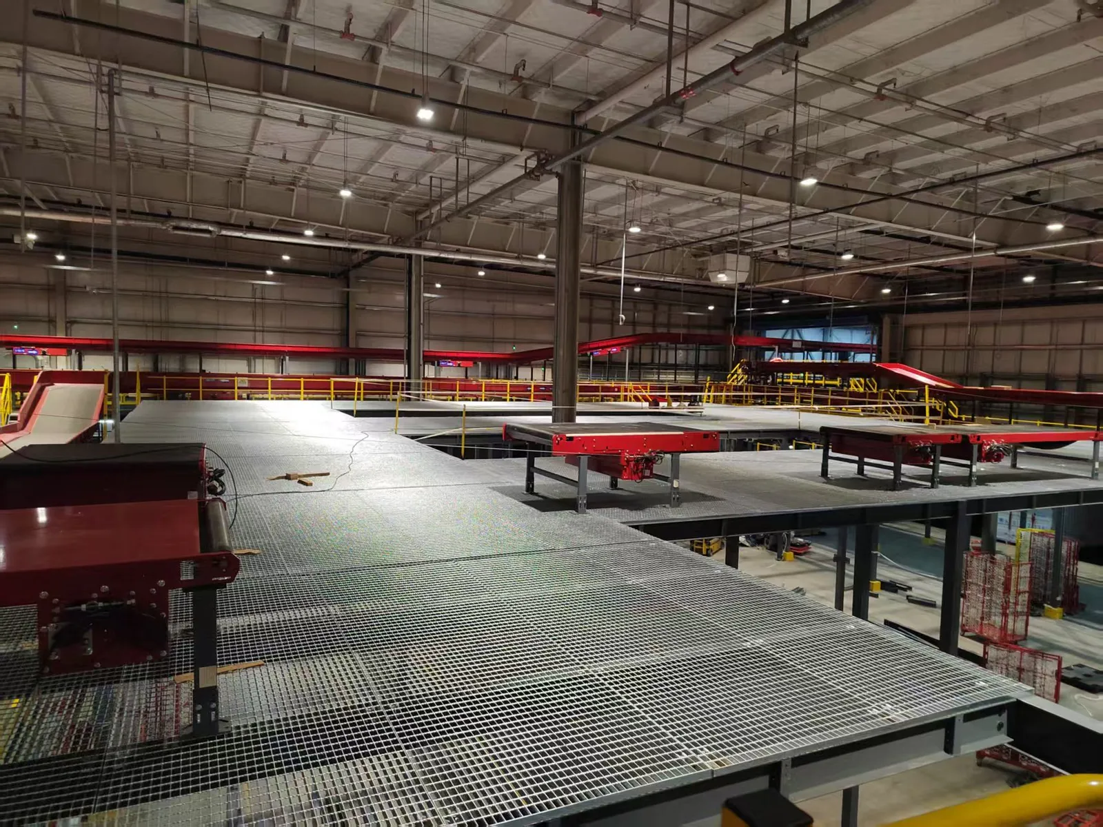 Large steel grating operating platform around automated logistics sorting equipment