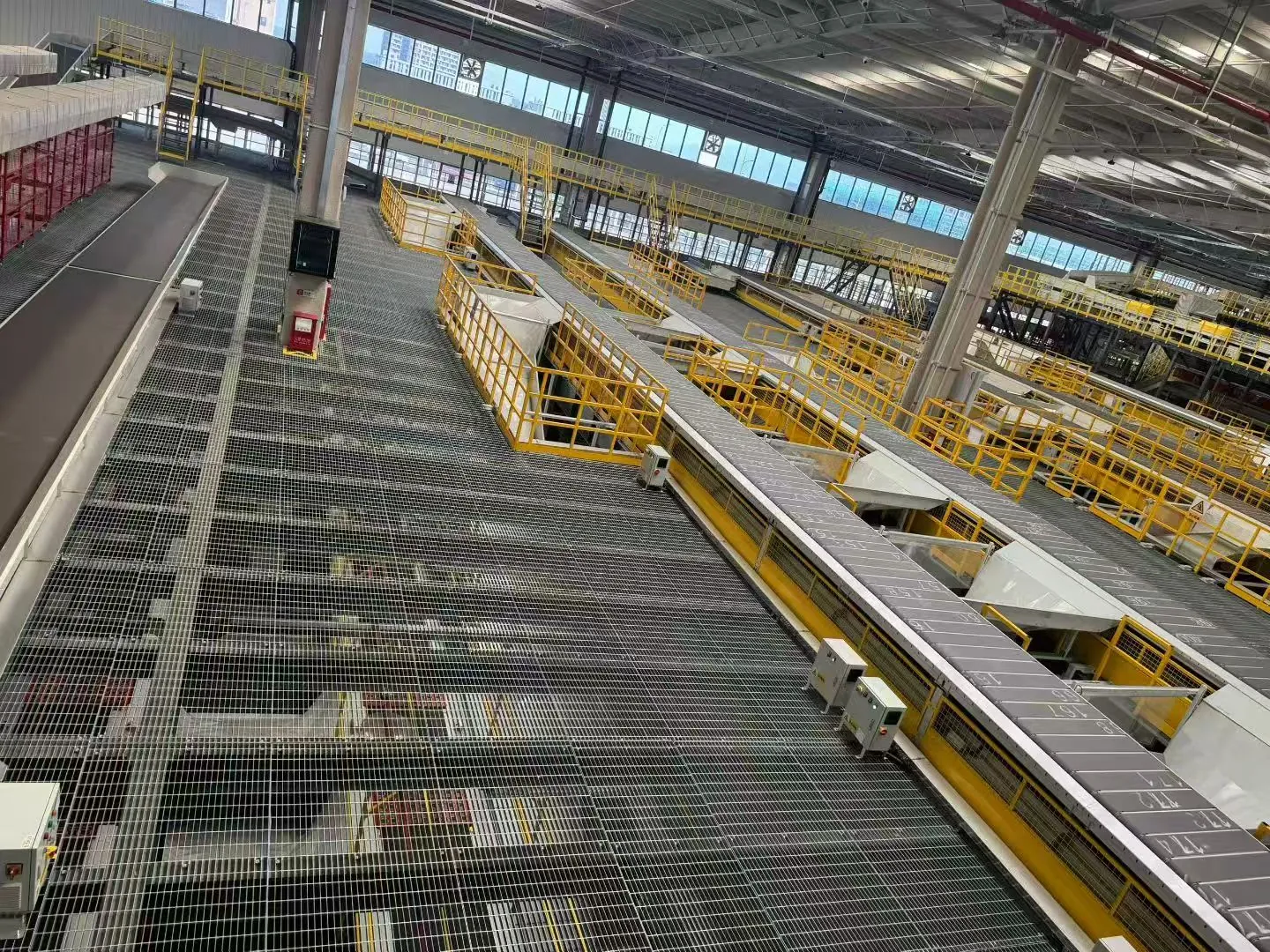 Large steel grating platform alongside conveyor equipment at the Chongqing sorting center