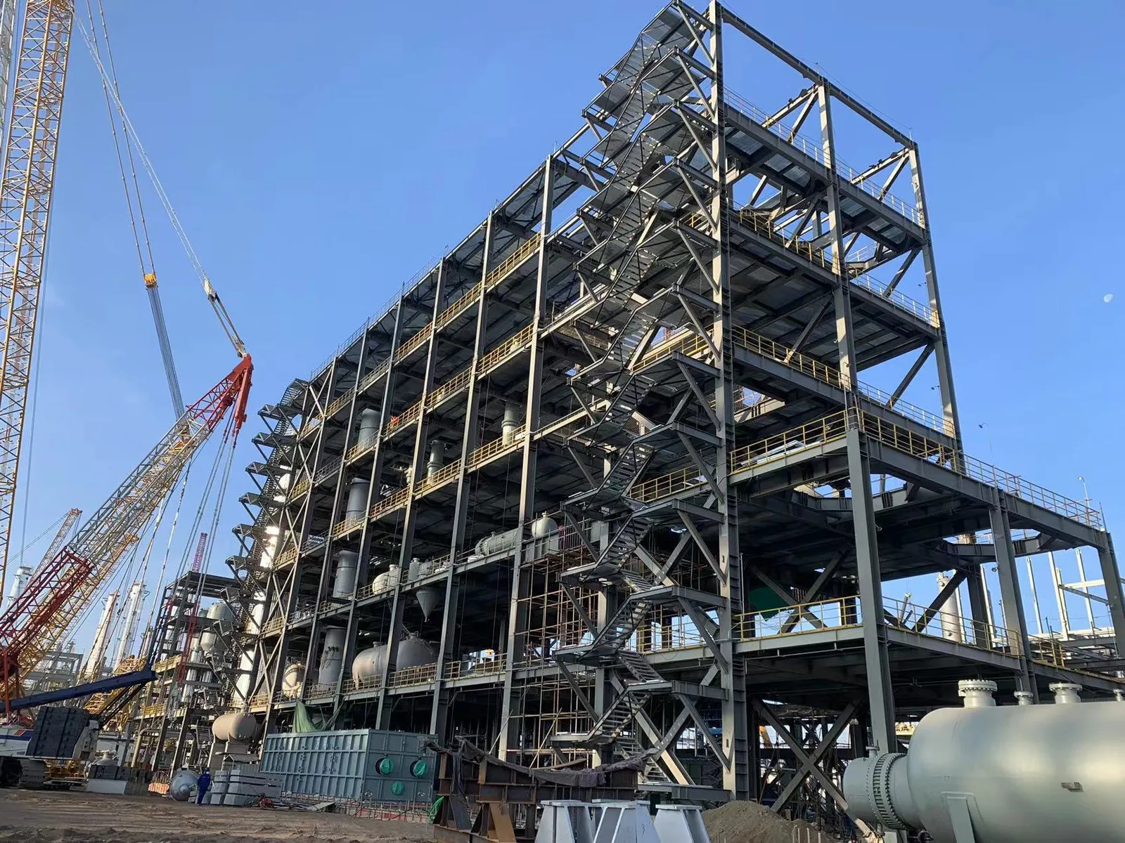 Multi-level polysilicon process structure with steel grating platforms and stairs