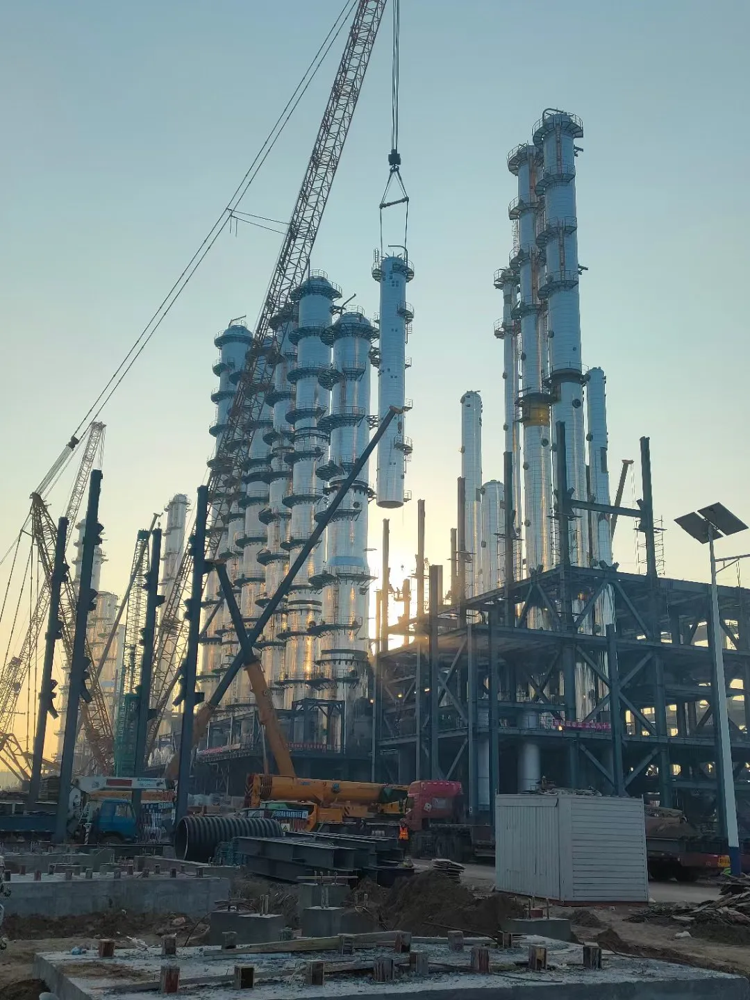 Process towers being installed at the polysilicon production unit