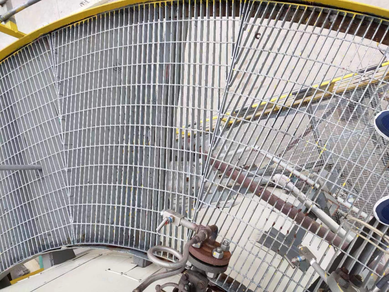 Banded grating panels around tower steelwork